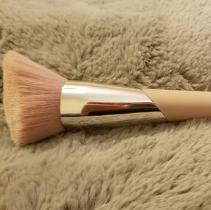 FENTY BEAUTY 190 CHEEK HUGGING BRONZING BRUSH